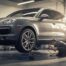 Porsche Cayenne diesel occasion inspecté en garage par un mécanicien