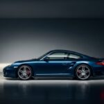 Porsche 997 Turbo occasion garée dans un garage moderne