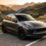 Porsche Macan T gris occasion sur une route de montagne sinueuse