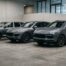 Trois générations de Porsche Cayenne côte à côte dans un garage, comparatif occasion